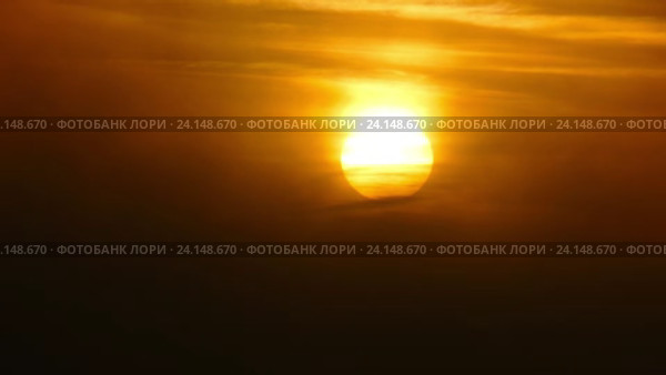 Солнце встает в тумане, timelapse. Стоковое видео, видеограф Михаил Коханчиков / Фотобанк Лори
