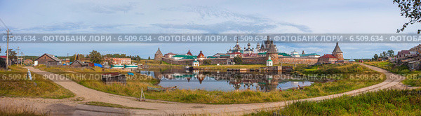 Соловки. Панорамный вид на Спасо-Преображенский Соловецкий монастырь (2014 год). Редакционное фото, фотограф Литвяк Игорь / Фотобанк Лори