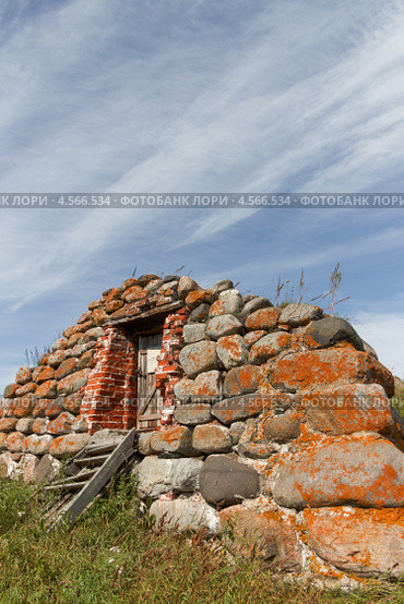 Соловки. Старинный валунный амбар на Сельдяном мысу (2012 год). Редакционное фото, фотограф Горшков Игорь / Фотобанк Лори