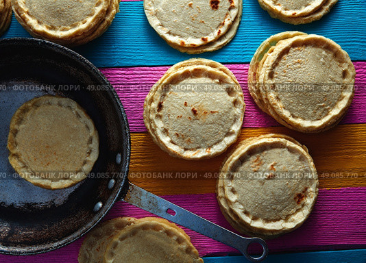 Sopes handmade mexican traditional food thick corn masa tortillas. Стоковое фото, агентство Ingram Publishing / Фотобанк Лори