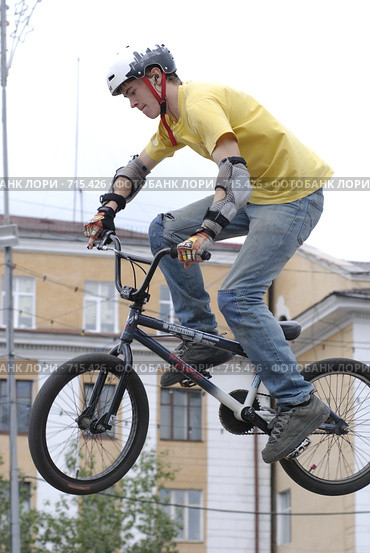 Соревнования по Bmx (2008 год). Редакционное фото, фотограф Александр Подшивалов / Фотобанк Лори