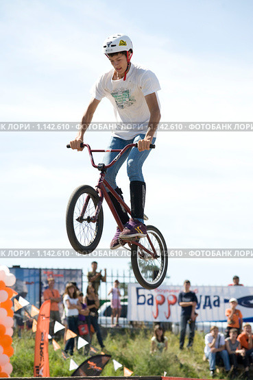 Соревнования по Bmx (2009 год). Редакционное фото, фотограф Александр Подшивалов / Фотобанк Лори