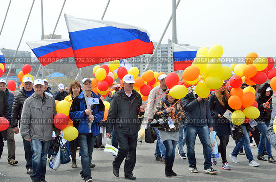 Сотрудники ОАО "Дальприбор" на первомайской демонстрации 01.05.2016 года во Владивостоке. Редакционное фото, фотограф Овчинникова Ирина / Фотобанк Лори