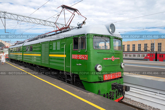 Советский  электровоз постоянного тока ВЛ8 (Н8). Экспозиция ретролокомотивов на железнодорожном форуме «PRO//Движение.Экспо». Санкт-Петербург (2023 год). Редакционное фото, фотограф Виктор Карасев / Фотобанк Лори