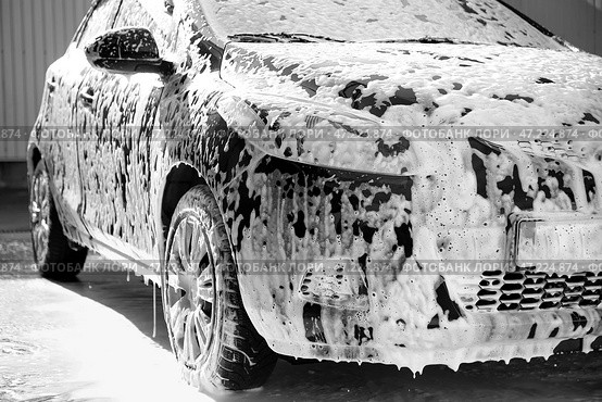 Современный автомобиль на автомойке. Стоковое фото, фотограф Pixel_shot / Фотобанк Лори
