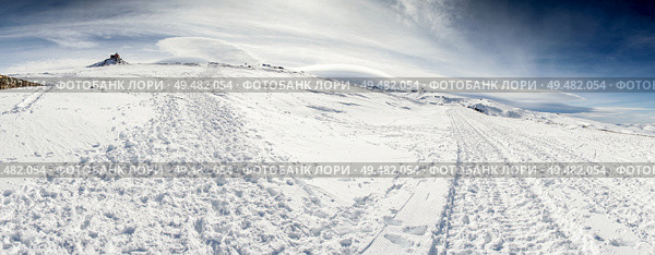 Spain, Andalusia, Granada. Panoramic view of ski resort of Sierra Nevada in winter, full of snow. Travel and sports concepts.. Ski resort of Sierra Nevada in winter, full of snow. Стоковое фото, агентство Ingram Publishing / Фотобанк Лори