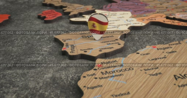 Spain - Travel concept with green pushpin on the world map. The location point on the map points to Madrid, the capital of the Spain. (2024 год). Стоковое видео, видеограф Андрей Армягов / Фотобанк Лори