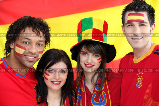 Spanish football supporters. Стоковое фото, агентство Ingram Publishing / Фотобанк Лори