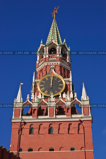 Спасская башня Московского Кремля. Кремлевские Куранты (2010 год). Стоковое фото, фотограф Алёшина Оксана / Фотобанк Лори