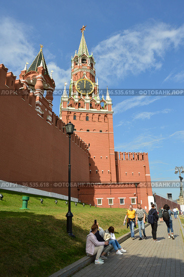 Спасская и Царская башни Кремля. Район Хамовники. Город Москва. Россия (2021 год). Редакционное фото, фотограф lana1501 / Фотобанк Лори