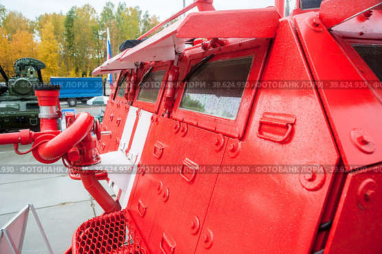 Special fire fighting vehicle SPM on exhibition (2013 год). Редакционное фото, фотограф Сергей Буторин / Фотобанк Лори