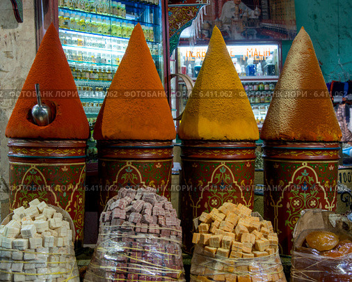 Spices at market, Medina, Marrakesh, Morocco. Стоковое фото, агентство Ingram Publishing / Фотобанк Лори