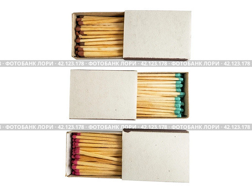 Спички в спичечных коробках на белом фоне. Open Box of Matches on White Background. Стоковое фото, фотограф Татьяна Д / Фотобанк Лори