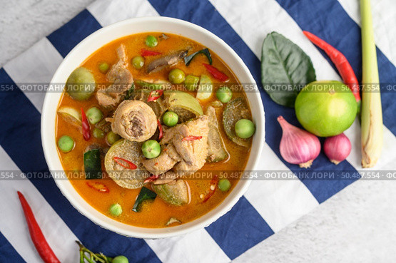 Spicy chicken stir-fried with thai eggplant. Selective focus. Стоковое фото, агентство Ingram Publishing / Фотобанк Лори