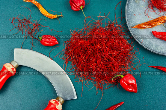 Spicy seasoning, spice, cut from red pepper. Thinly sliced pepper. Condiment. Cutting red chilly peppers. Стоковое фото, агентство Ingram Publishing / Фотобанк Лори