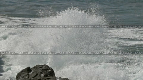 Splashes of atlantic ocean big waves, slow motion. Стоковое видео, видеограф Михаил Коханчиков / Фотобанк Лори