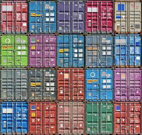 Stack of freight containers at the docks. Стоковое фото, агентство Ingram Publishing / Фотобанк Лори