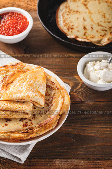 Stack of russian pancakes blini with red caviar, fresh sour cream. Стоковое фото, фотограф Ирина Буракова / Фотобанк Лори