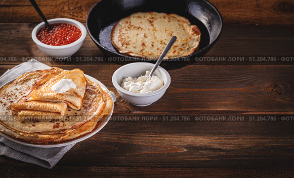 Stack of russian pancakes blini with red caviar, fresh sour cream. Стоковое фото, фотограф Ирина Буракова / Фотобанк Лори