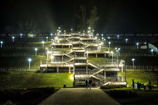 Stairs to Upland Park in the late evening. Barnaul, Russia (2020 год). Стоковое фото, фотограф Наталья Волкова / Фотобанк Лори