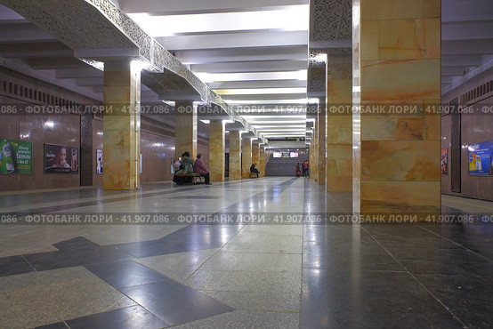 Станция метро Миллий Бог в Ташкенте, Узбекистан. Central hall of Milliy Bog metro station in Chilonzor line, Tashkent. Interior view. (2023 год). Редакционное фото, фотограф Александр Кузнецов / Фотобанк Лори