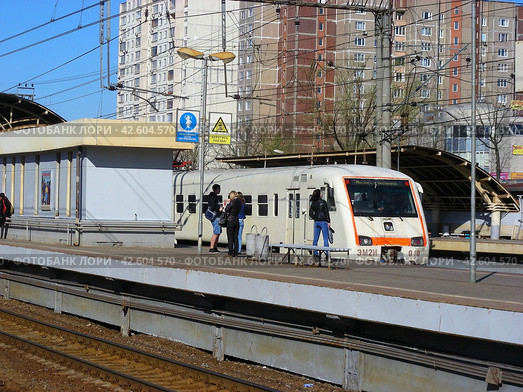Станция Реутово Горьковского направления Московской железной дороги. Город Реутов. Балашихинский район. Московская область (2013 год). Редакционное фото, фотограф lana1501 / Фотобанк Лори