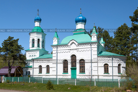 Старинная церковь Сошествия Святого Духа (Духовская церковь) солнечным майским днем. Толбица. Псковская область (2023 год). Стоковое фото, фотограф Виктор Карасев / Фотобанк Лори