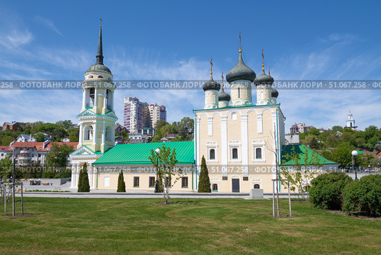 Старинная церковь Успения Пресвятой Богородицы (Успенская Адмиралтейская церковь) солнечным майским днем. Воронеж. Стоковое фото, фотограф Виктор Карасев / Фотобанк Лори