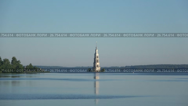 Старинная затопленная колокольня собора Николая Чудотворца. Калязин, Россия (2017 год). Стоковое видео, видеограф Виктор Карасев / Фотобанк Лори