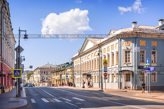 Старинные здания, усадьба Кирьяковых, улица Сретенка, Москва (2022 год). Редакционное фото, фотограф Baturina Yuliya / Фотобанк Лори