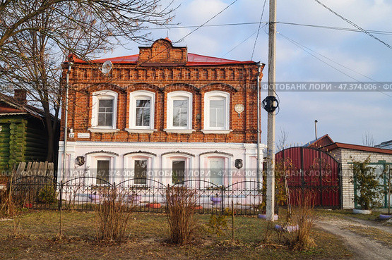 Старинный дом на улице 3-го Интернационала, 22 в поселке Мстёра. Стоковое фото, фотограф Сергей Овчинников / Фотобанк Лори