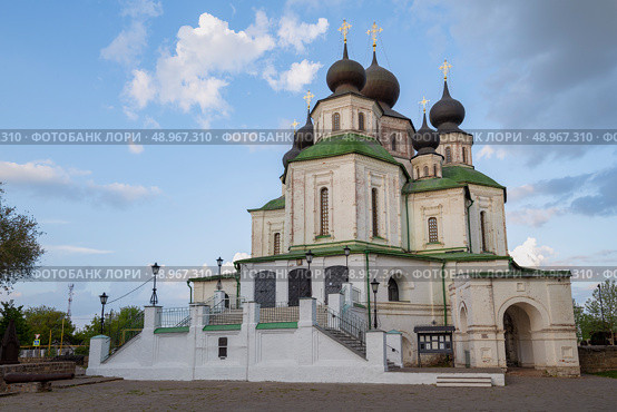 Старинный собор Воскресения Христова. ( Войсковой казачий собор) майским вечером. Станица Старочеркасская. Ростовская область. Стоковое фото, фотограф Виктор Карасев / Фотобанк Лори