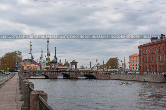 Старо-Калинкин мост в Санкт-Петербурге.Вид с набережной реки Фонтанки. Редакционное фото, фотограф Татьяна Шикова / Фотобанк Лори