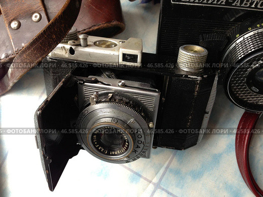 Старые фотоаппараты Kodak Compur и Вилия-авто (2014 год). Редакционное фото, фотограф Ирина Климкович / Фотобанк Лори