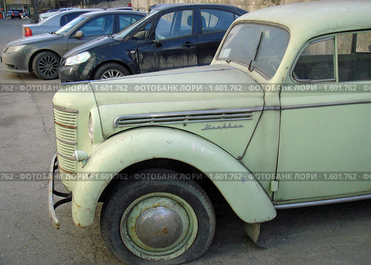 Старый автомобиль (2010 год). Редакционное фото, фотограф Наталия Полетаева / Фотобанк Лори
