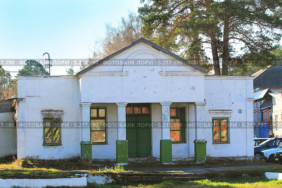 Старый автовокзал в городе Заводоуковске (2012 год). Стоковое фото, фотограф Анатолий Матвейчук / Фотобанк Лори
