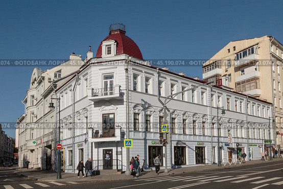 Старый доходный дом Голубицкой на улице Остоженка 42/2. Москва, Россия. Редакционное фото, фотограф Наталья Волкова / Фотобанк Лори