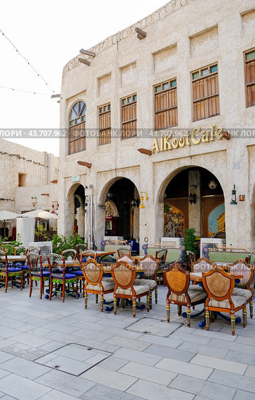 Старый рынок Сук Вакиф  (Souq Waqif)  Доха, Катар. кафе. (2024 год). Редакционное фото, фотограф Ольга Коркина / Фотобанк Лори
