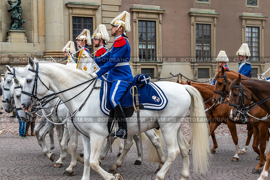 STOCKHOLM, SWEDEN - APRIL 30, 2018: Life Guards' Dragoon Music Corps on Slottsbacken street. The Royal Swedish Cavalry Band (Livgardets Dragonmusikkår). The celebration of King Carl XVI Gustaf 72 years old, at the Royal Palace in Stockholm. Редакционное фото, фотограф Сергей Комаров / Фотобанк Лори