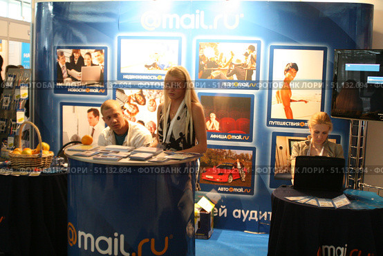 Стойка Mail.ru на Российском интернет-форуме РИФ 2010. Редакционное фото, фотограф Мария Сергеева / Фотобанк Лори