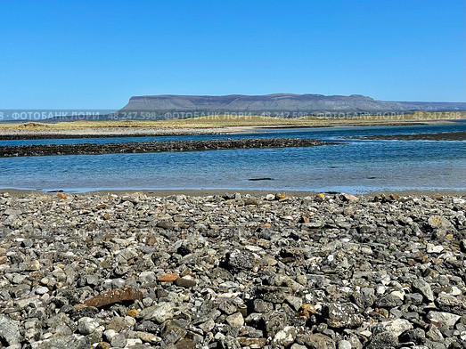 Stone beach on the coast at Strandhill, Sligo, Ireland. Стоковое фото, фотограф Татьяна Кахилл / Фотобанк Лори