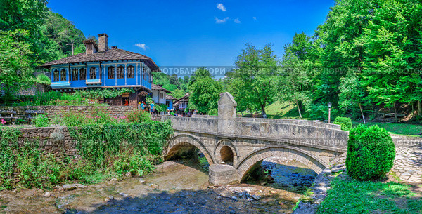 Stone bridge in the Etar village, Bulgaria (2019 год). Редакционное фото, фотограф Sergii Zarev / Фотобанк Лори