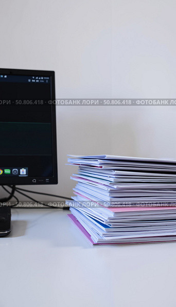 Стопка документов сложенных  стопкой рядом с монитором компьютера с местом для текста. Стоковое AI-изображение, AI-художник Валентина Клепикова / Фотобанк Лори