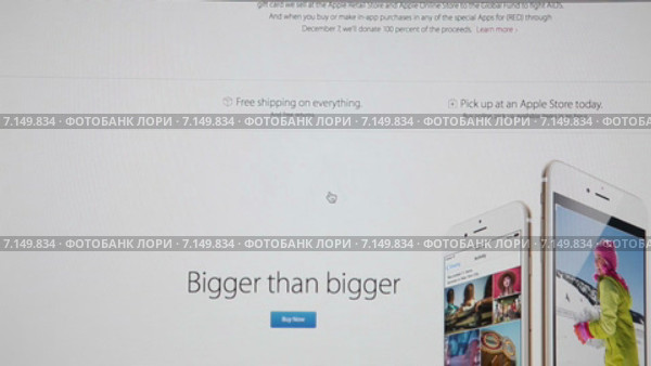 Страница интернет магазина Apple.com с Iphone 6+ в продаже (2014 год). Редакционное видео, видеограф Кекяляйнен Андрей / Фотобанк Лори
