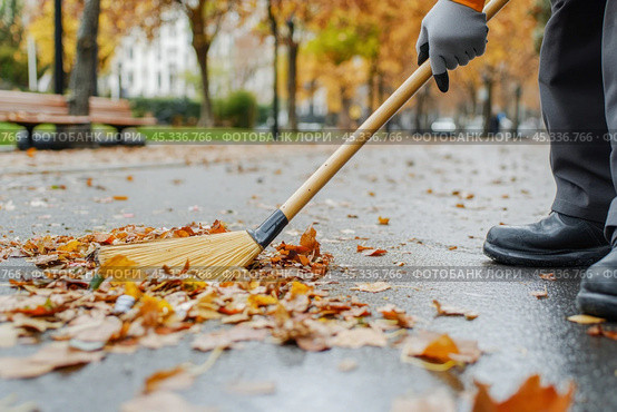 Street cleaner sweeping autumn leaves in a park. Стоковое AI-изображение, AI-художник Юрий Поздников / Фотобанк Лори