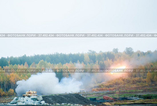 Стрельба из установки ТОС-1А "Солнцепек" (2013 год). Редакционное фото, фотограф Сергей Буторин / Фотобанк Лори