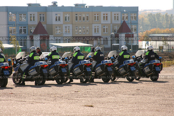 Строй полицейских на служебных мотоциклах (2014 год). Редакционное фото, фотограф Lana / Фотобанк Лори
