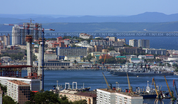 Строительство моста через бухту Золотой Рог, г. Владивосток (2010 год). Стоковое фото, фотограф Пьянков Александр / Фотобанк Лори