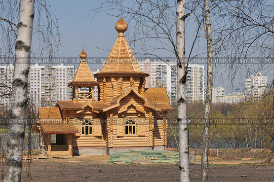 Строительство новой деревянной церкви. Москва. Братеево. Церковь Чуда Михаила Архангела (2014 год). Стоковое фото, фотограф Юрий Морозов / Фотобанк Лори