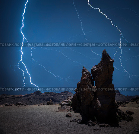 strong thunderstorm and powerful flashes of lightning against the background of the mountains.. Lightning in the mountains. Стоковое фото, агентство Ingram Publishing / Фотобанк Лори